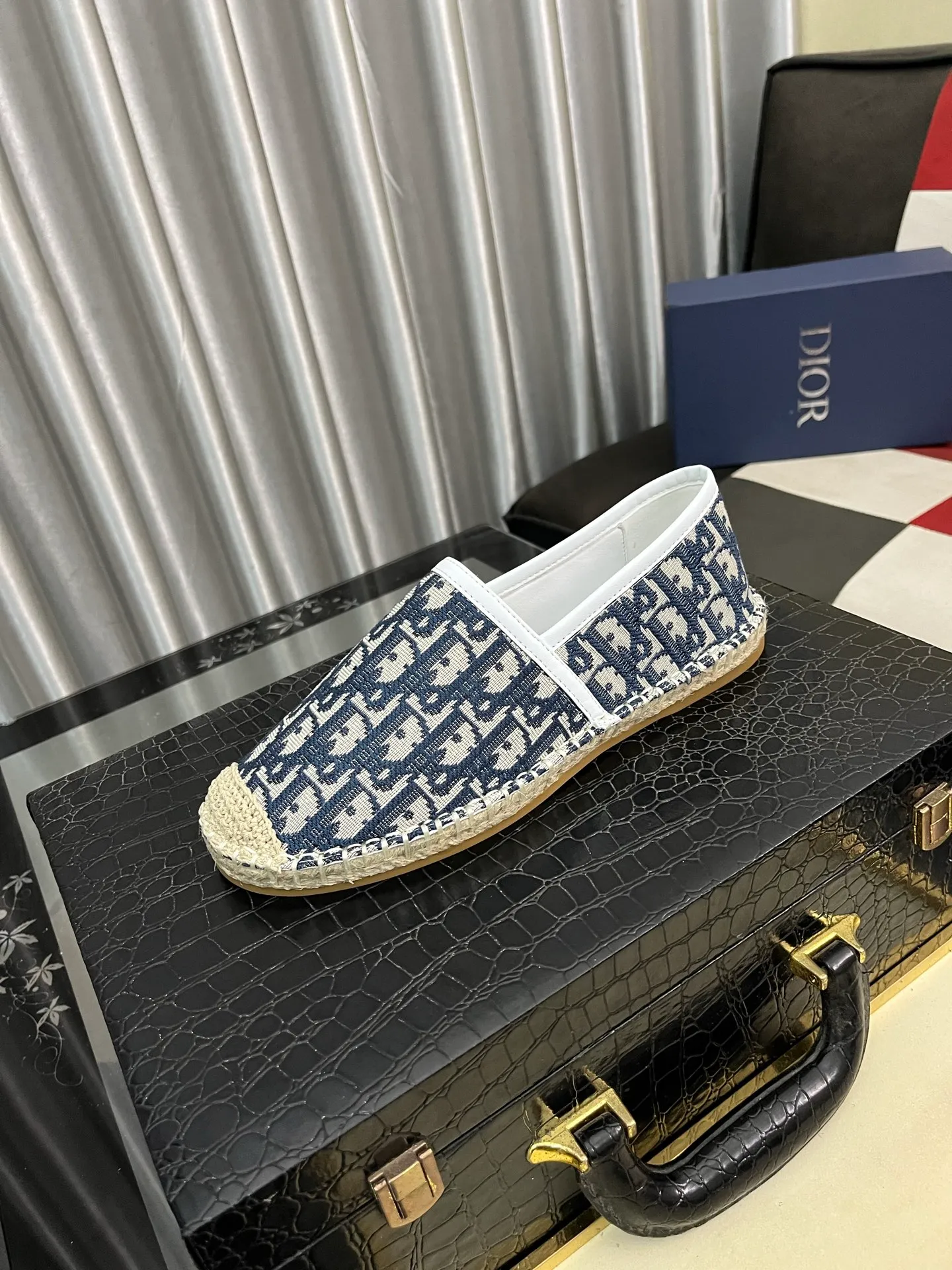 Men's shoes 💰400⌚️⌚️Dior men's latest slip-on Loaf casual fisherman's shoes ✔️The original version is available simultaneously at the counter and is a one-to-one replica🎩Material: Italian imported waterproof fabric, pure hand-pulled strings, raw rubber breathable outsole, lining breathable and comfortable lambskin, 100% comfortable density, original rubber outsole wear-resistant ✔️Code number: 38-44, you deserve it, (Note: 45 and 46 can be customized, non-refundable and non-exchangeable)